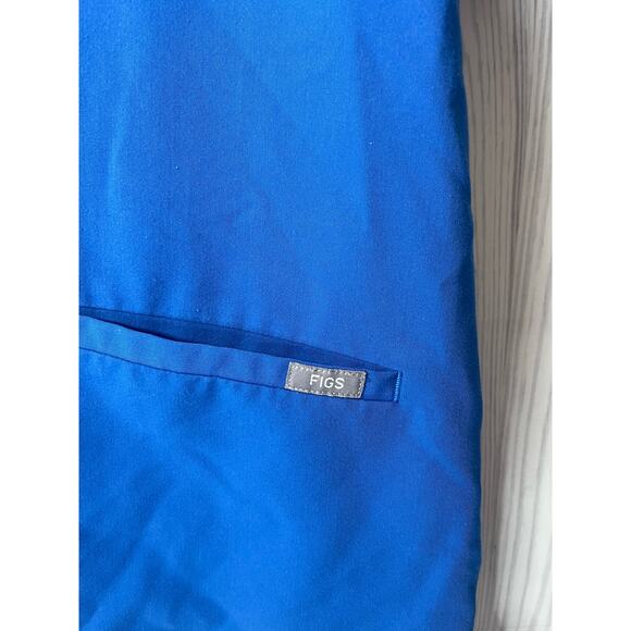 Figs Women's Blue Two Pocket Scrub Top Technical Size Large - Picture 3 of 7